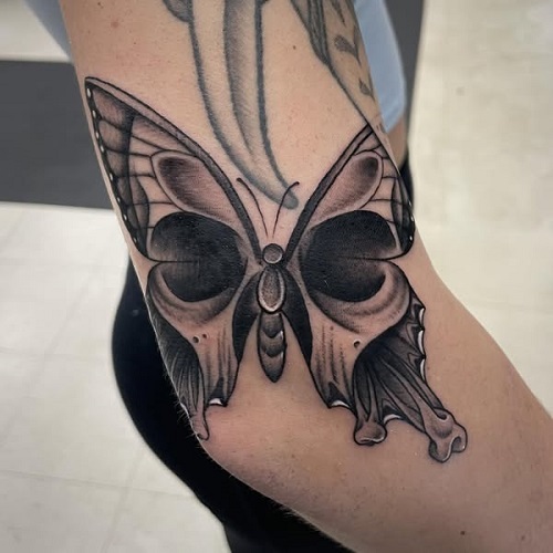 Stylish Upper Arm Tattoos for Men 4