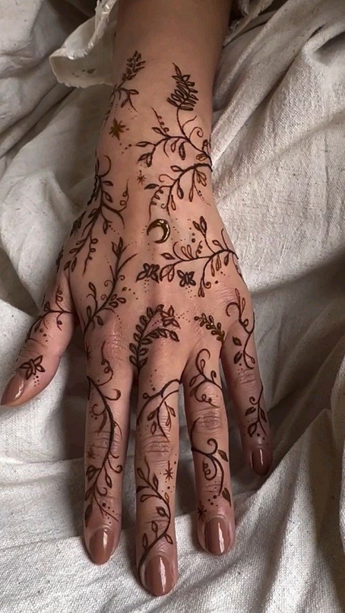 Stunning Women Henna Tattoos
