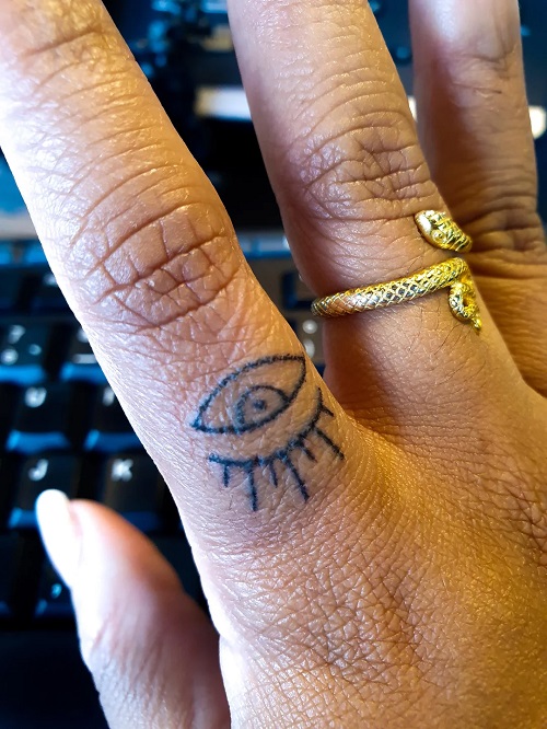 Women Finger Tattoo Ideas 1