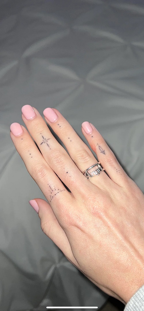 Women Finger Tattoo Ideas 2