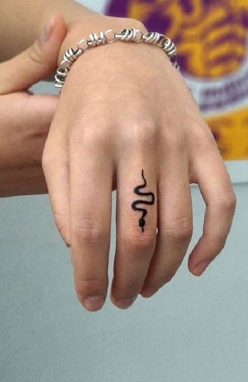 Women Finger Tattoo Ideas 3