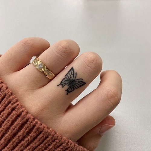 Women Finger Tattoo Ideas 4