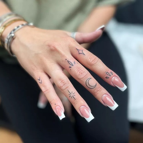 Women Finger Tattoo Ideas 6
