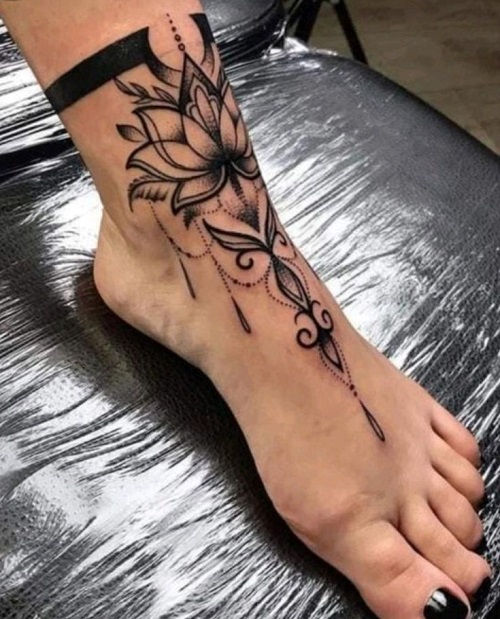 Eye Catching Ankle Bracelet Tattoo 5