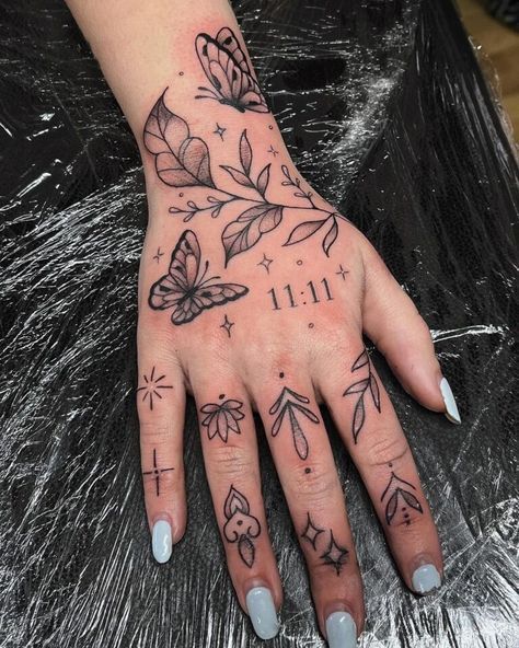 beautiful hand tattoo idea 2