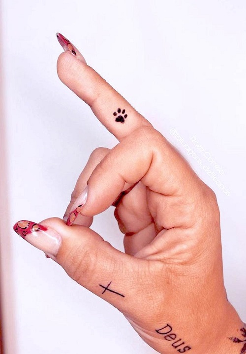 Women Tiny Finger Tattoo 5