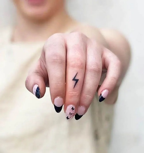 men Tiny Finger Tattoo 2