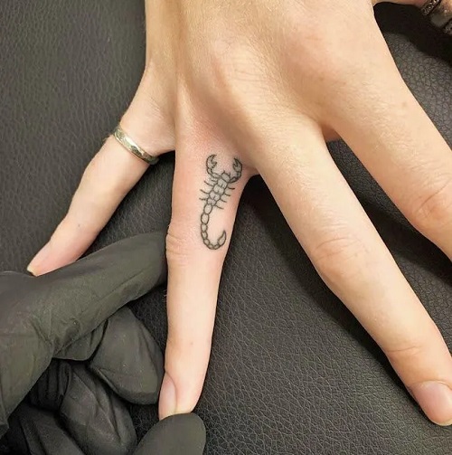 men Tiny Finger Tattoo 3