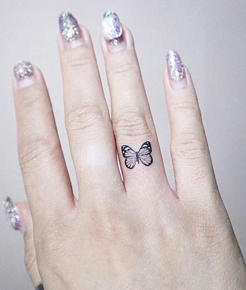 men Tiny Finger Tattoo 4
