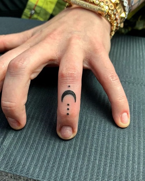 Stunning Tiny Finger Tattoo 1