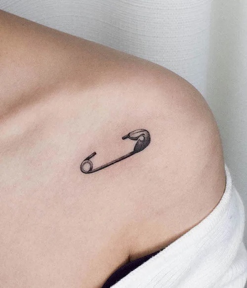 Women Collarbone Tattoo 4