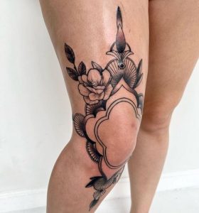 20 Bold and Striking Knee Framing Tattoo Ideas You’ll Love - TattoosOfAsia