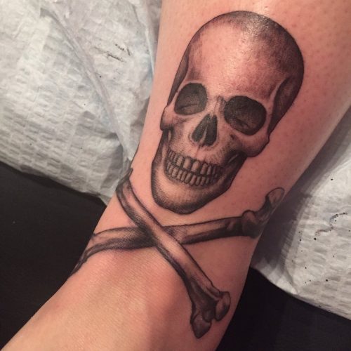 skull &crossbonestattoo14