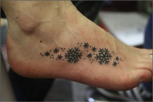 Minimal Christmas tattoo 10