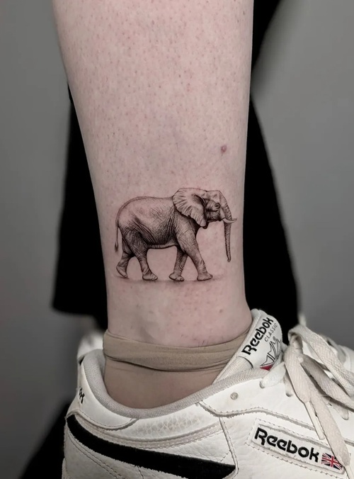 Minimal realistic tattoo