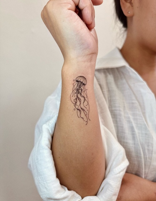 Tiny aquatic animal tattoo